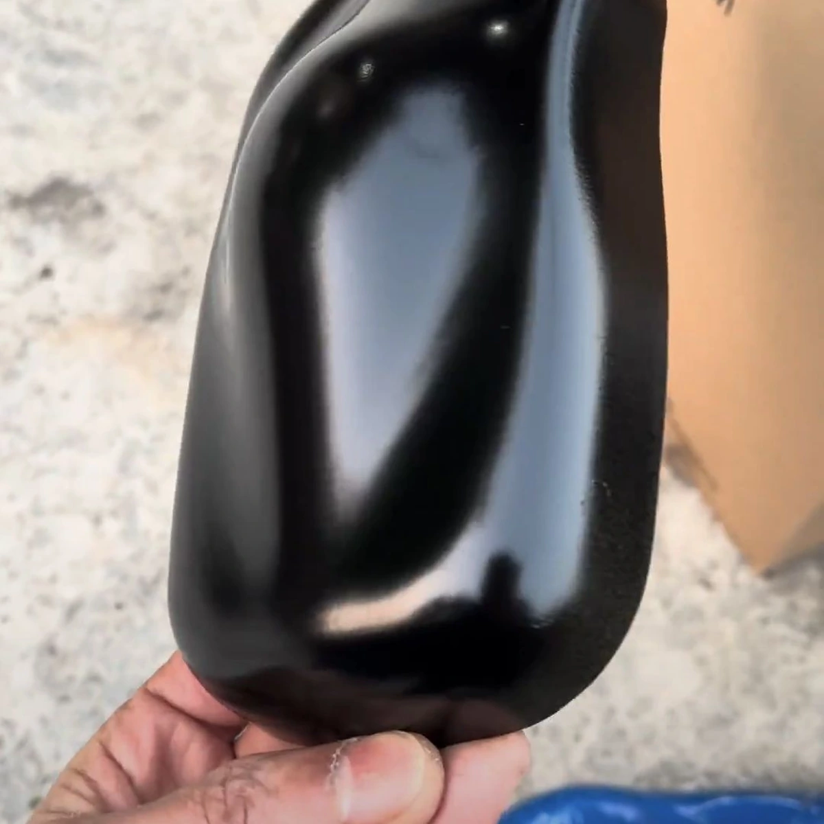 Mẫu sơn thực màu đen do chủ sản phẩm xác nhận, khung video 35 giây
