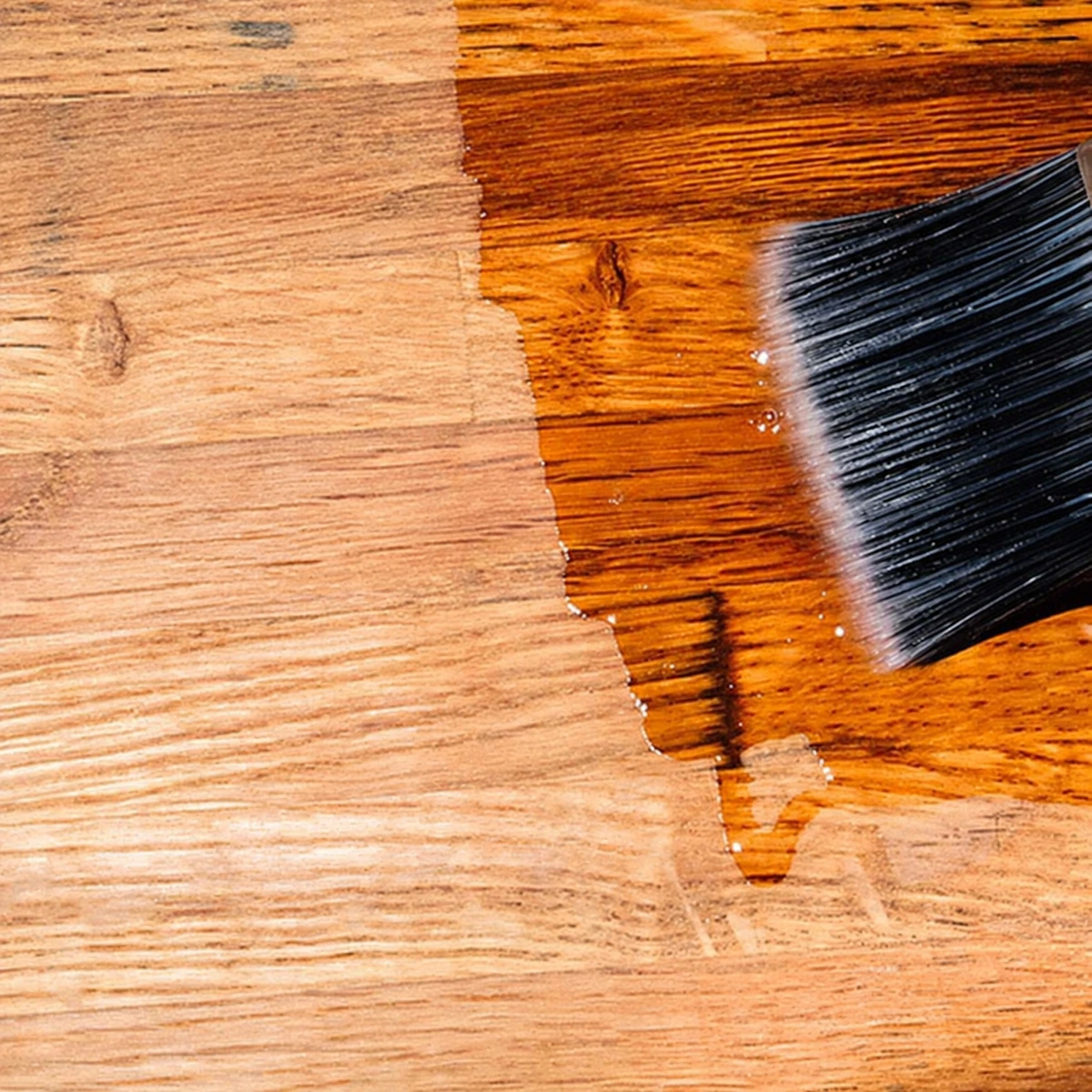 Ảnh công đoạn phủ trong trên gỗ được Decor Paint công bố