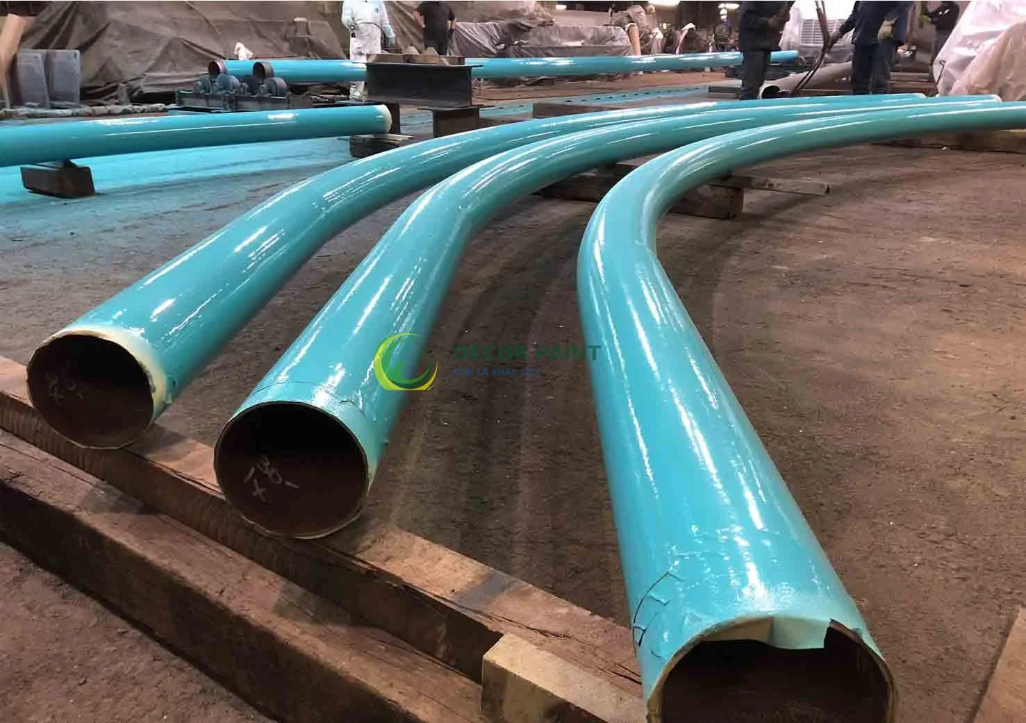 Các ống cong kim loại trong ảnh nguồn sơn Epoxy xanh da trời EPX007