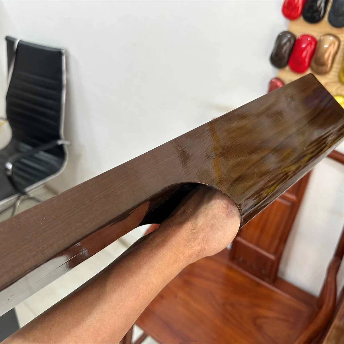 Ảnh mẫu thực màu vân gỗ óc chó của nhà sản xuất