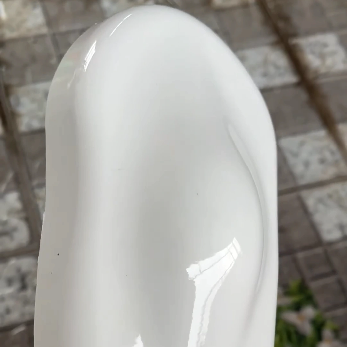 Mẫu sơn thực trắng bóng Decor Paint, bề mặt cong và phản chiếu thật từ video Google Photos