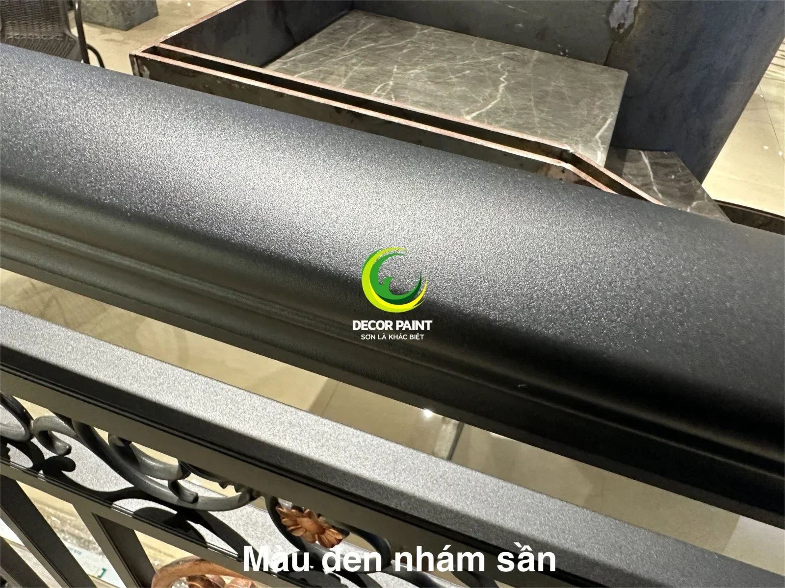 Mẫu sơn thực tế nham đen ảnh 1