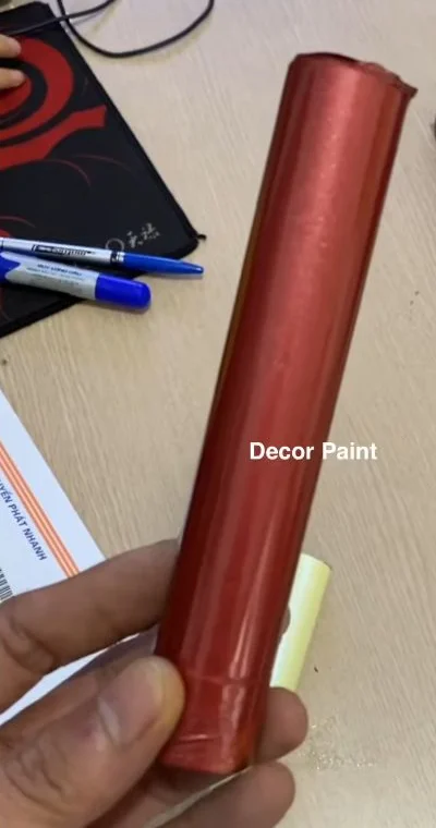 Mẫu vật liệu thực tế phủ nhũ ca may đỏ đồng ấm, dùng tham khảo màu và bề mặt, góc nhìn 1.